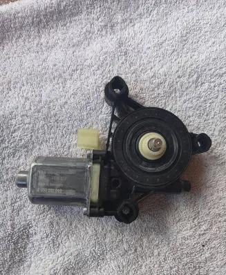 Skoda Kodiaq Front door window regulator motor 5Q0959801B