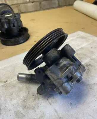 Mazda 323 Power steering pump