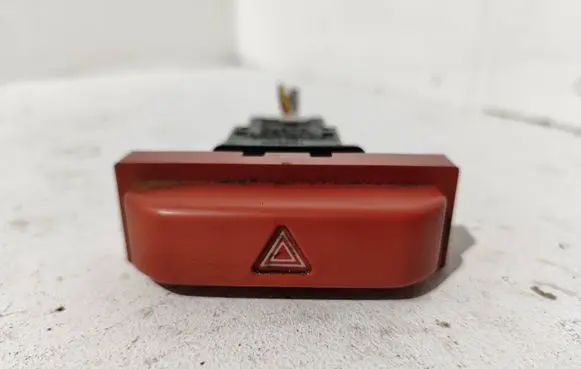 Nissan X-Trail T30 Hazard light switch 06016