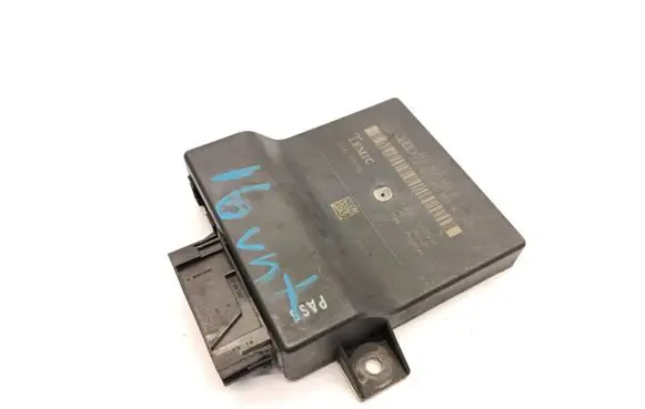 Audi A6 S6 C6 4F Gateway control module 4F0907468D 4F0910468A