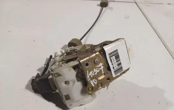 Ford Mondeo Mk III Front door lock 1S7AF21812KA 1S7A-F21812-KA