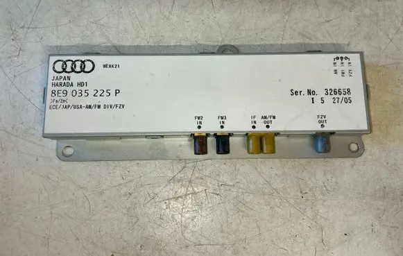Audi A4 S4 B7 8E 8H Aerial antenna amplifier 8E9035225P