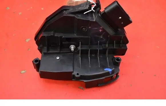 Volvo S60 Front door lock 31301739