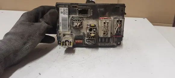 Peugeot 407 Fuse module 9656148180 S120017001H