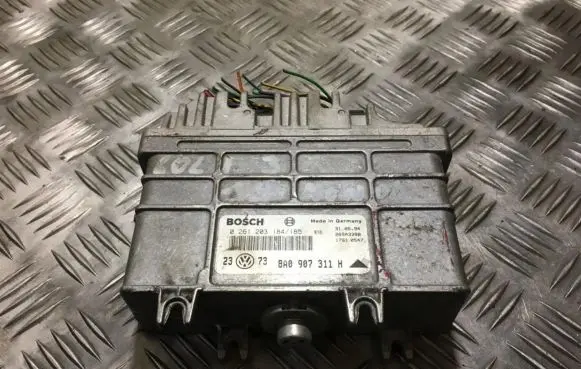 Volkswagen Golf III Engine control unit/module 0261203184