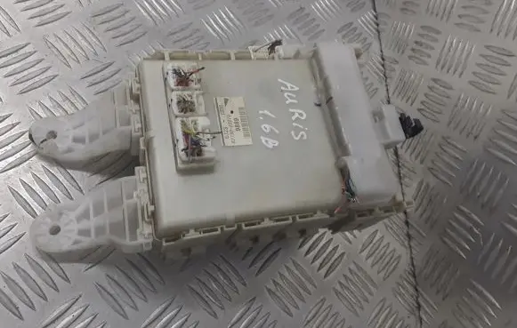 Toyota Auris 150 Fuse box set 82730-12210