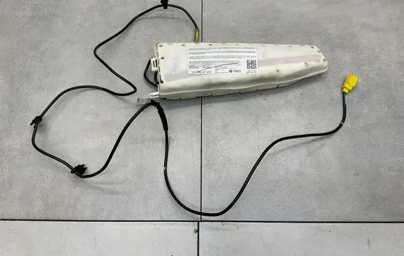 Volkswagen Golf VI Seat airbag 5K7880241