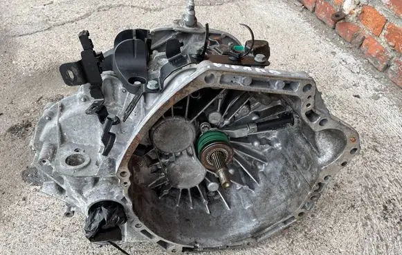 Renault Trafic III (X82) Manual 6 speed gearbox PF6044