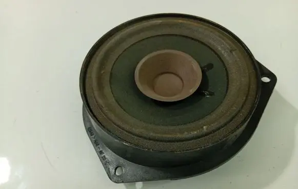 Opel Zafira B Front door speaker 