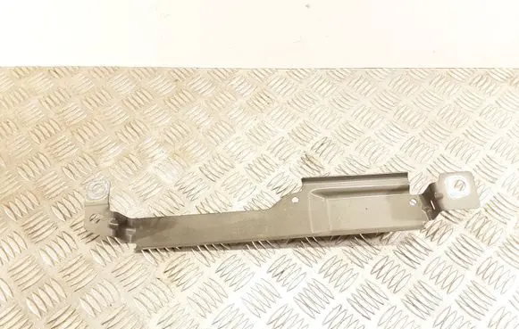Volvo XC60 Fender mounting bracket 31424581