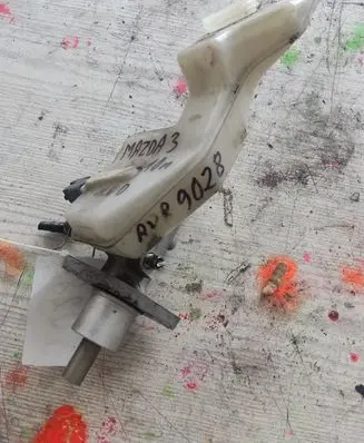 Mazda 3 II Master brake cylinder