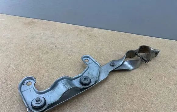 BMW 5 E60 E61 Muffler mount bracket/holder 18207521345 18207521346 18207521347