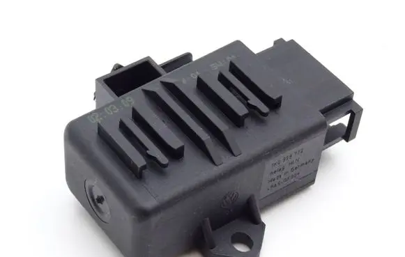 Volkswagen PASSAT B6 Seat heating relay 1K0959772