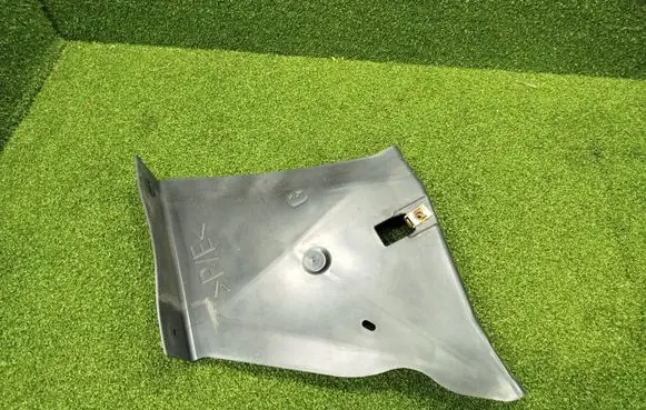 Renault Trafic III (X82) Engine splash shield/under tray 508436495R 93450278