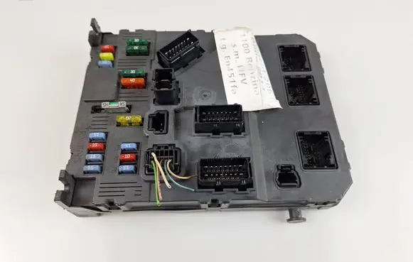 Peugeot 206 Fuse module 9657999780
