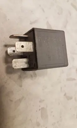 Volkswagen PASSAT B5 Other relay 8D0951253A