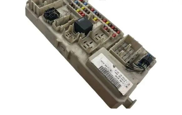 Ford Focus Fuse module 4m5t14s073bj 97ra000001 7C39947