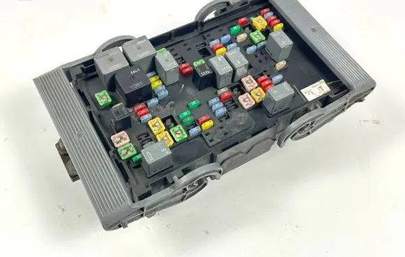 Cadillac Escalade Fuse box set 25905681 19210438 25815387