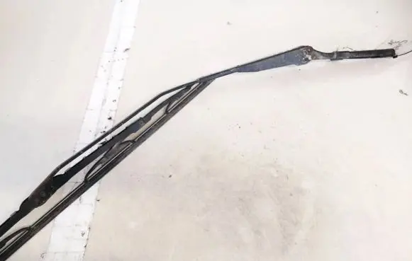 Iveco Daily 30.8 - 9 Front wiper blade arm 8200072778