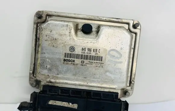 Volkswagen Polo III 6N 6N2 6NF Engine control unit/module 045906019C 0281010697