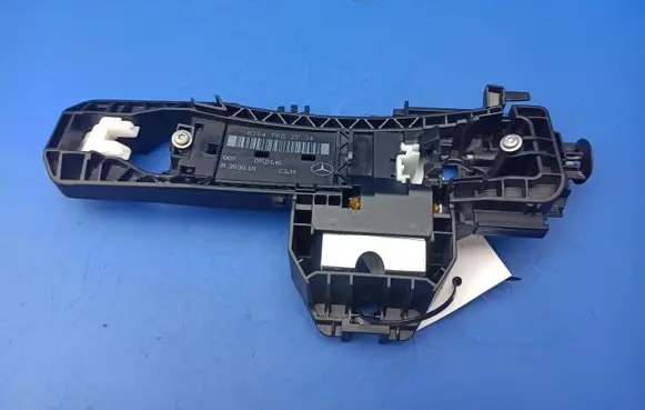 Mercedes-Benz CLS C218 X218 Front door coupe exterior handle/bracket A2047602534