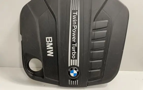 BMW 5 F10 F11 Engine cover (trim) 8513453
