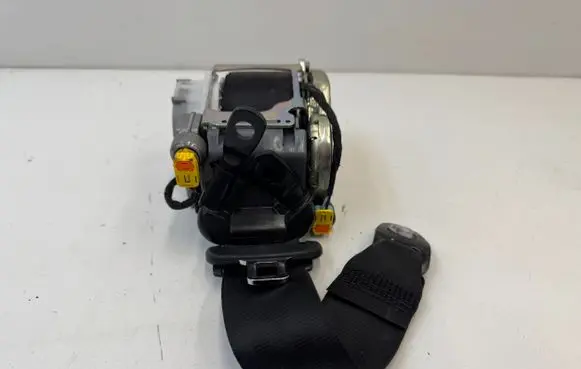 Audi TT TTS RS Mk3 8S Front seatbelt 8S8857705B