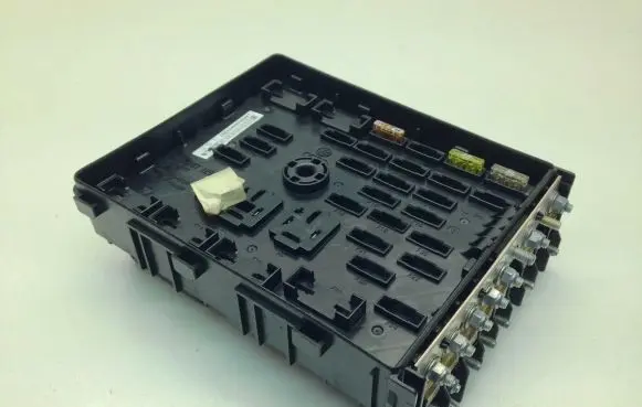 Volkswagen PASSAT CC Fuse module 3C0937125