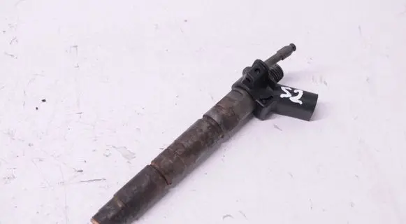 BMW 7 F01 F02 F03 F04 Fuel injector 7805428 0445116024