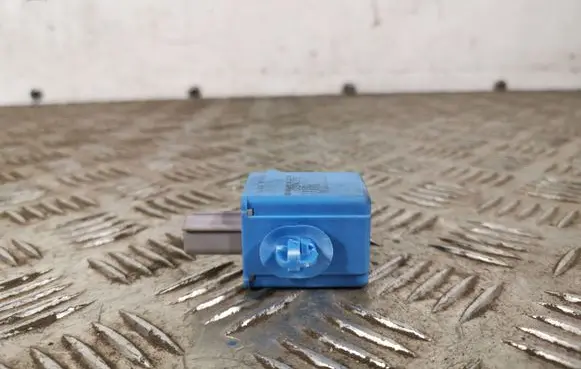 Toyota RAV 4 (XA40) Horn buzzer relay 0689004580 8974760040