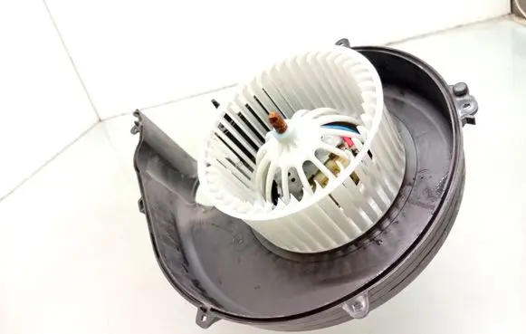Volvo V70 Heater fan/blower 99000956