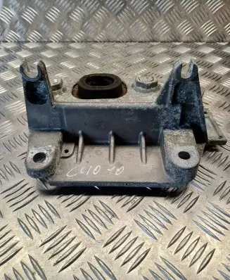 Renault Clio III Gearbox mounting bracket 8200477152