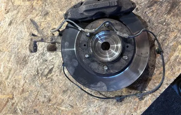Toyota Hilux (AN10, AN20, AN30) Front wheel hub