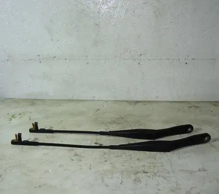 Opel Astra H Front wiper blade arm 13111220