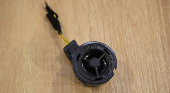 Front door high frequency speaker