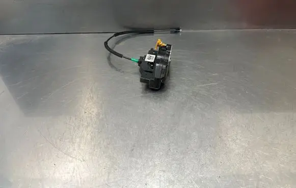 Chevrolet Orlando Rear door lock 3027088