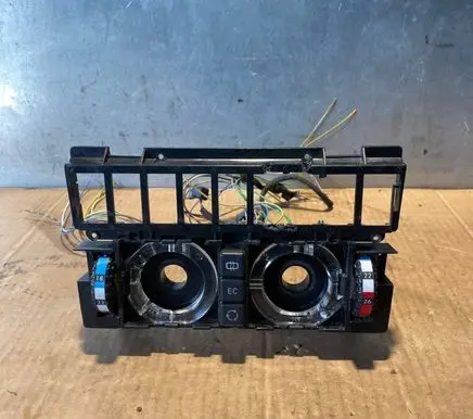 Mercedes-Benz E W124 Climate control unit 1248303885 9140010183