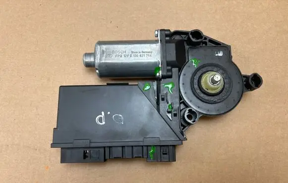 Audi A4 S4 B7 8E 8H Front door window regulator motor 8E1959802G
