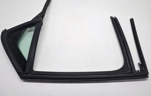 Opel Corsa F Rear vent window glass 9829473680