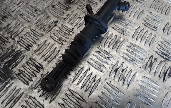 Renault Megane III Clutch master cylinder 306100019