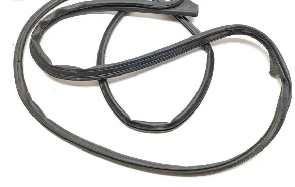 Nissan Navara D23 Rubber seal front door (on door) 962DYB2