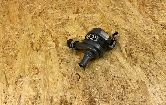 Volvo XC40 Electric auxiliary coolant/water pump 31493259