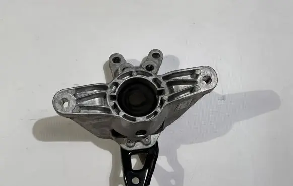 Chrysler Pacifica Engine mount bracket P68224746AD P68224746