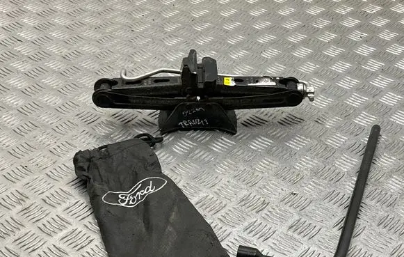 Ford Transit Courier Tool set