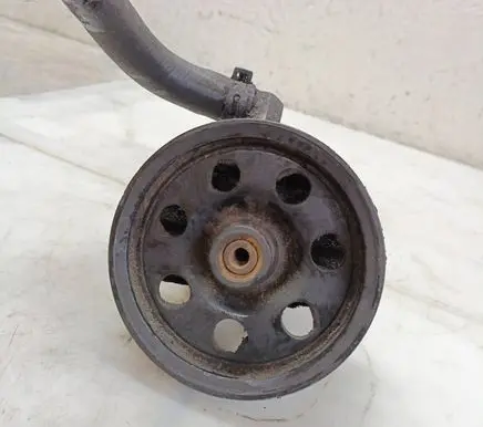 Ford Focus Power steering pump XS4E3A733AC