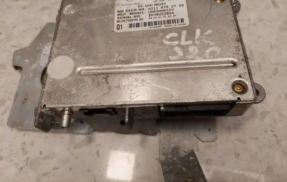 Mercedes-Benz E W211 Bluetooth control unit module A2118702726 DM70252055 UK03MM01PV