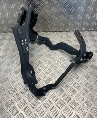 Mercedes-Benz C W204 Headlight/headlamp mounting bracket