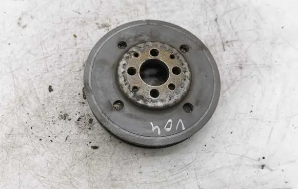 Volkswagen PASSAT B5 Crankshaft pulley 038105243F