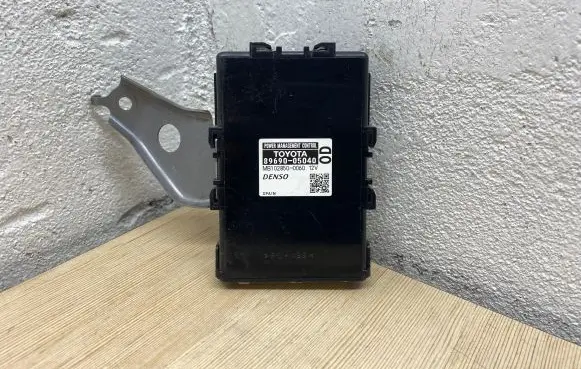 Toyota Avensis T270 Other control units/modules 8969005040 MB1028500060