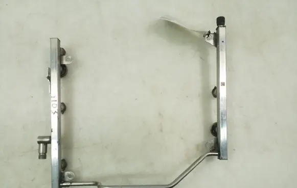 Mercedes-Benz R W251 Fuel main line pipe A2720700995